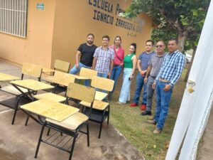 Entrega Fundación Pichia, bancas escolares en tres escuelas con el objetivo de repartir en veintiséis