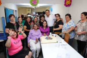 Festeja Alcalde Día de las Madres en colonia Ignacio Allende