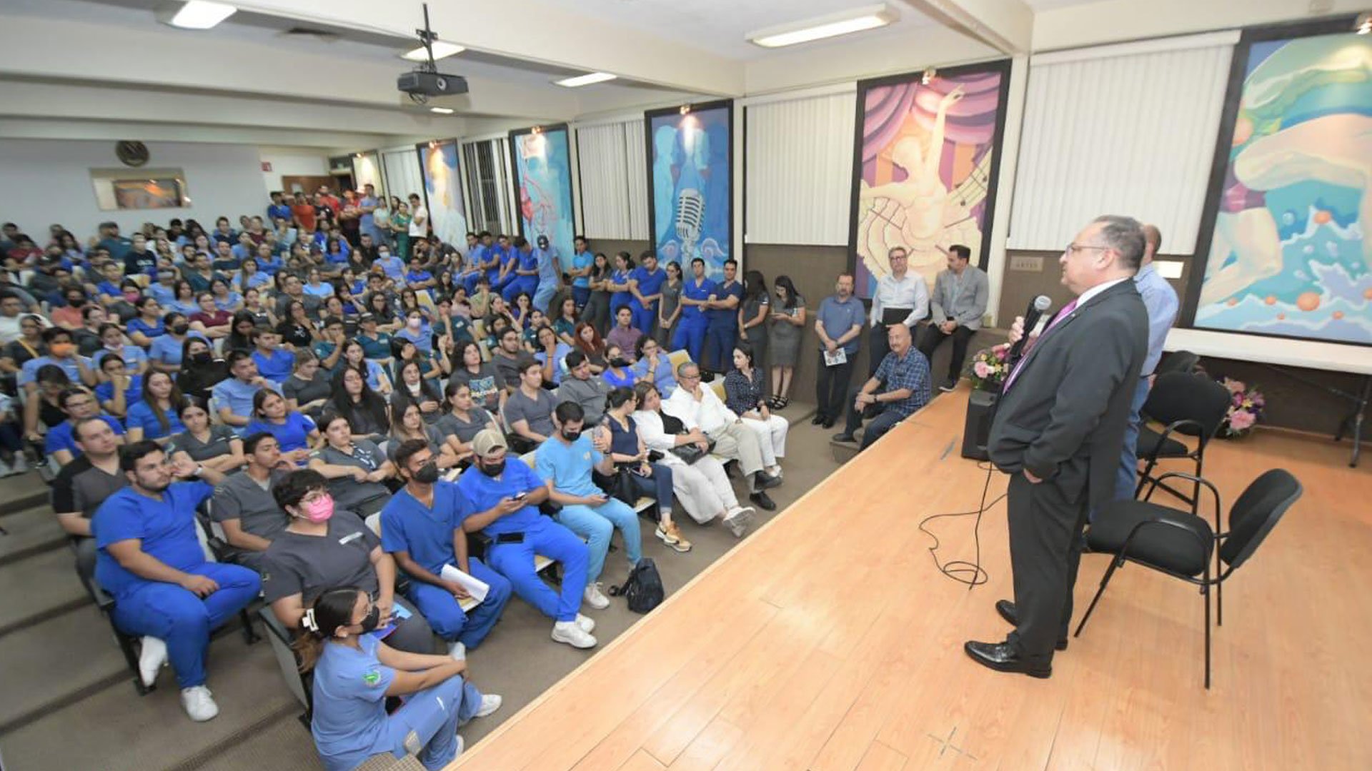 Atiende la UACH peticiones de alumnos de la Facultad de Odontología