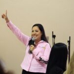 Escucha Carla Rivas necesidades de tianguistas en la colonia Rosario