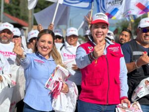 -Recorre Daniela Álvarez el suroriente de Ciudad Juárez acompañada por la candidata a diputada local por el distrito 7, Cristina Aguirre.