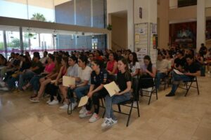 Entregan en la Facultad de Medicina de la UACH 119 plazas para el servicio social